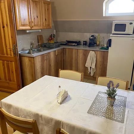 Ambrozia Bed & Breakfast 3*